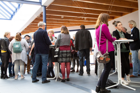 Netzwerken am Rande der Bildungskonferenz am 4. April 2019