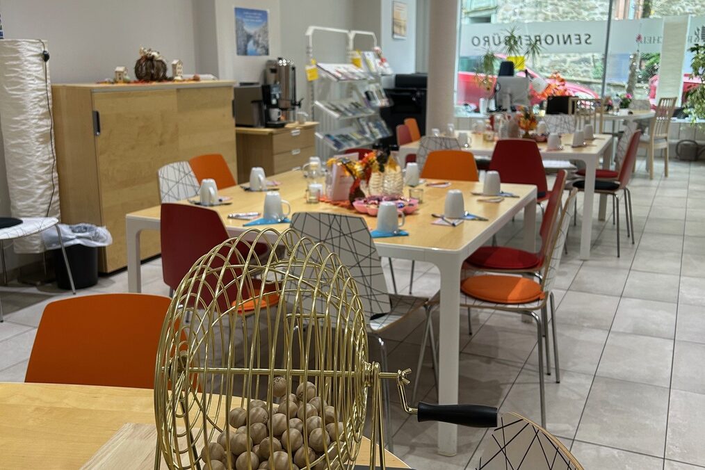 Das Seniorenbüro ist mit einem Bingo-Spielkorb für den Spielenachmittag ausgestattet.